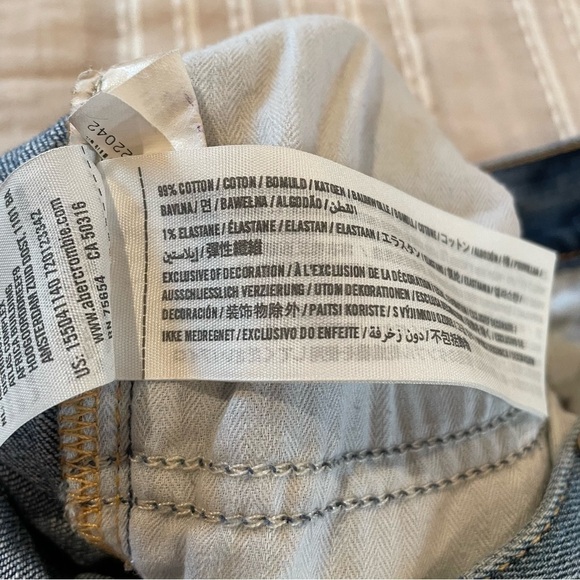 Abercrombie & Fitch Distressed Mid Rise Jeans 26 - Picture 6 of 10